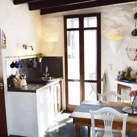 Sleeps 2 Wifi Appartamento Uga